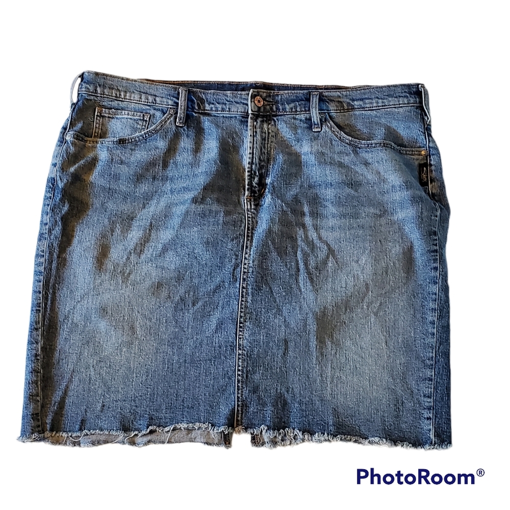 Silver Jeans Co. Blue Denim Skirt With Pockets and Belt Loops